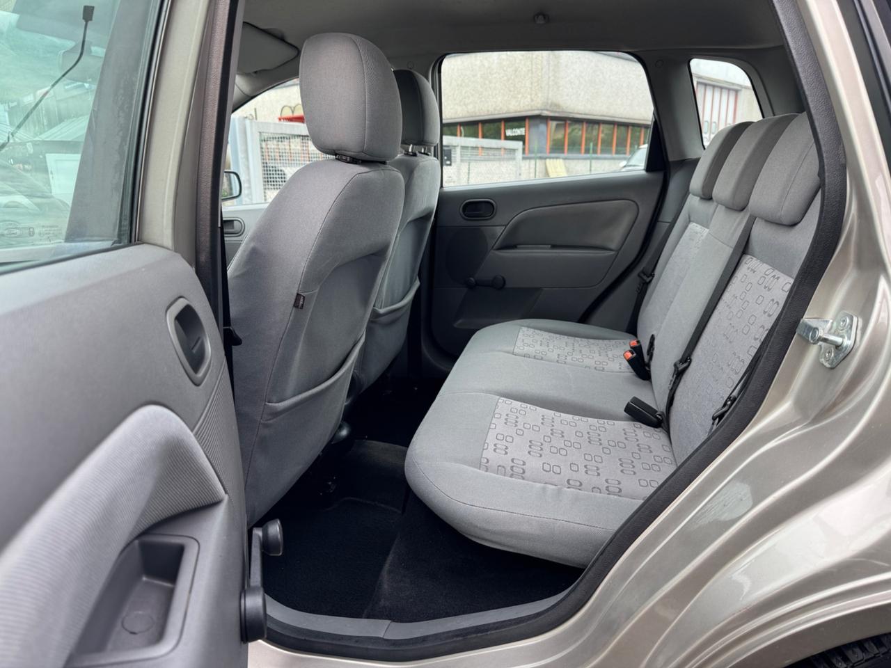 Ford Fiesta 1.2 16V 5p. Ghia