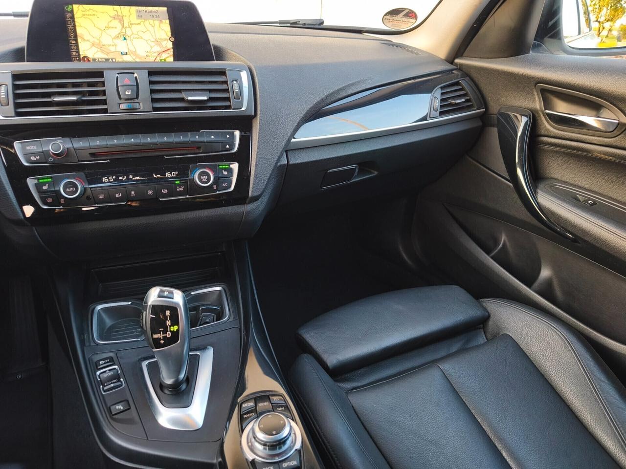 Bmw 118 118d 5p. Urban