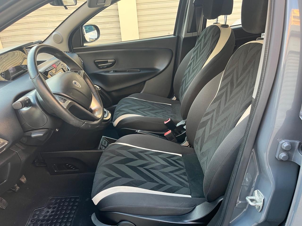 Lancia Ypsilon 1.2 69 CV 5 porte Platinum