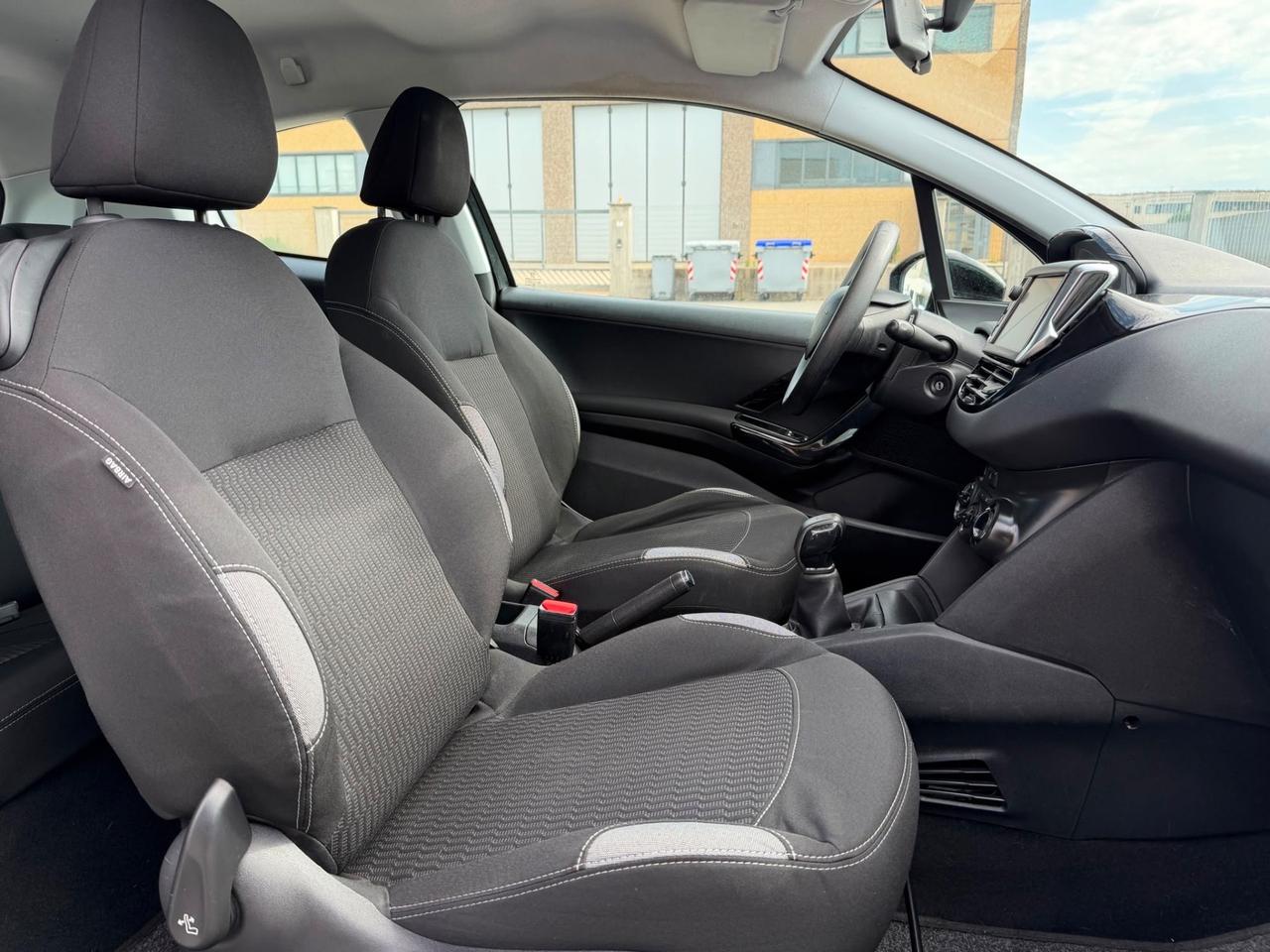 Peugeot 208 PureTech 82 Allure 120000 km