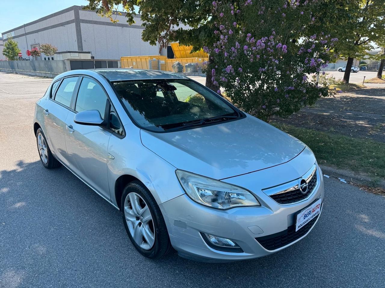 Opel Astra allestimento Cosmo