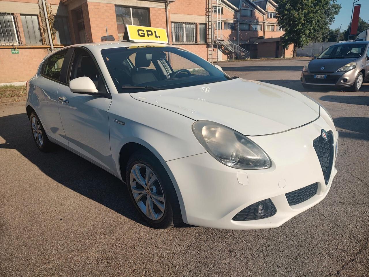 Alfa Romeo Giulietta 1.4 Turbo 120 CV BENZINA\ GPL CON SCADENZA 2032, OK NEOPATENTATI.