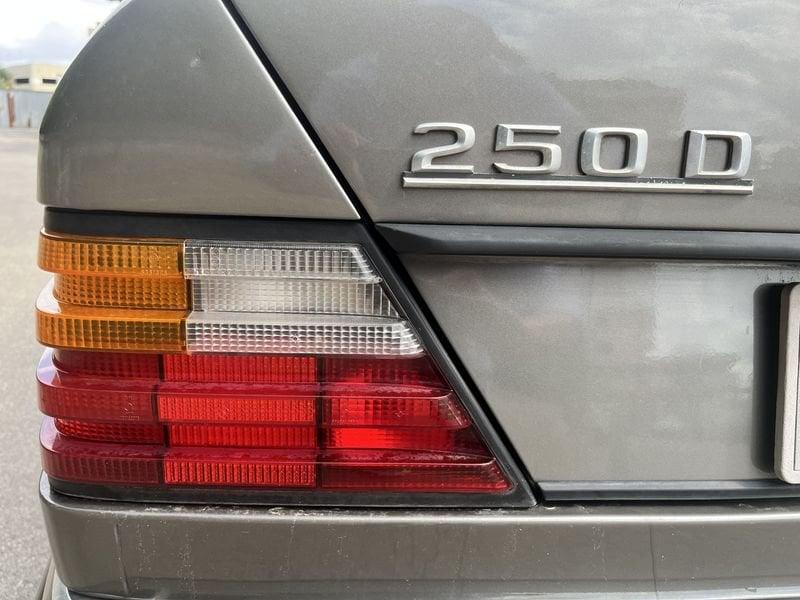 Mercedes-Benz Serie 200-320 250 E Turbo Diesel UNICO PROPRIETARIO