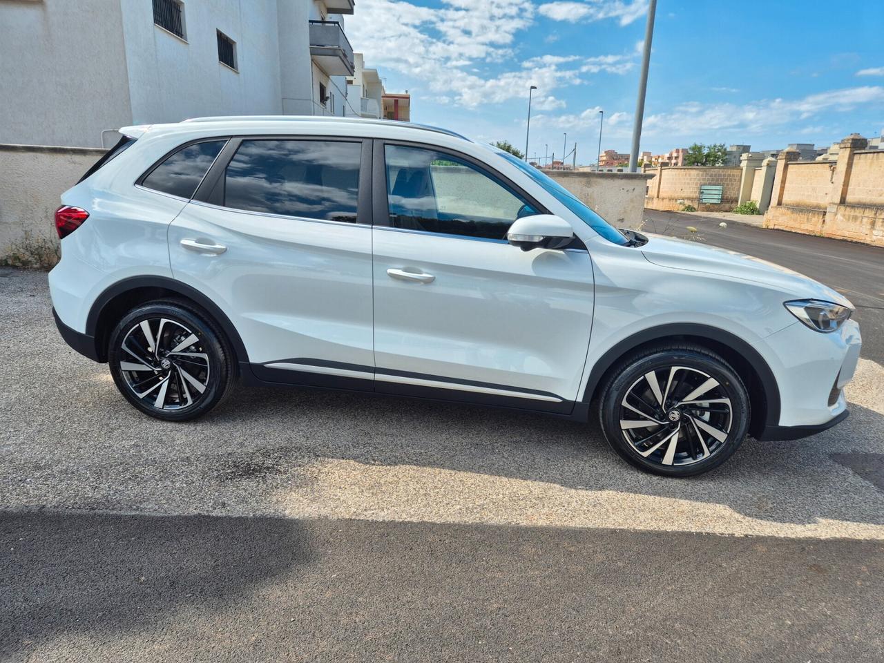 MG ZS LUXURY Full Hybrid