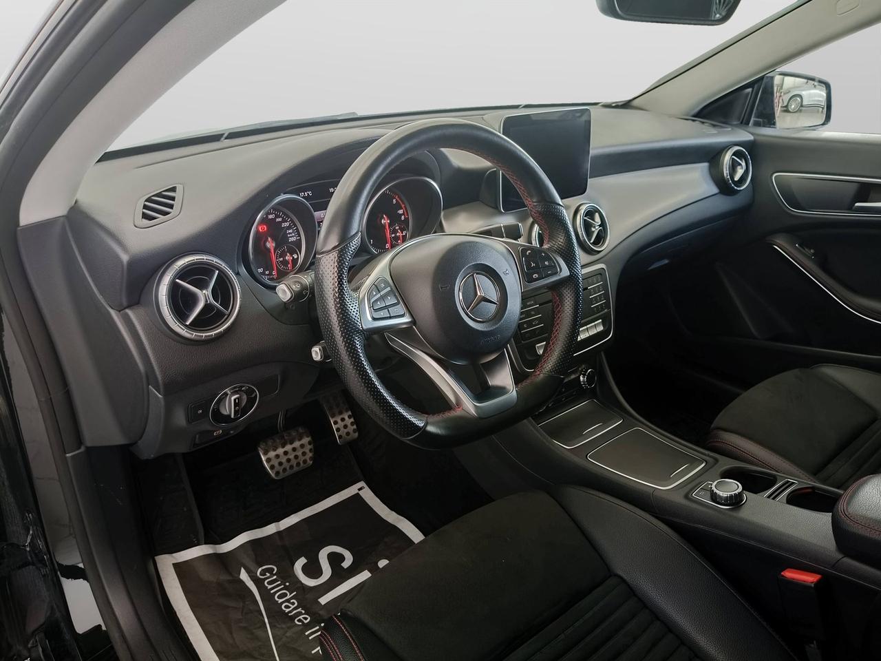 Mercedes-Benz CLA - C117 - CLA 200 d Premium auto FL
