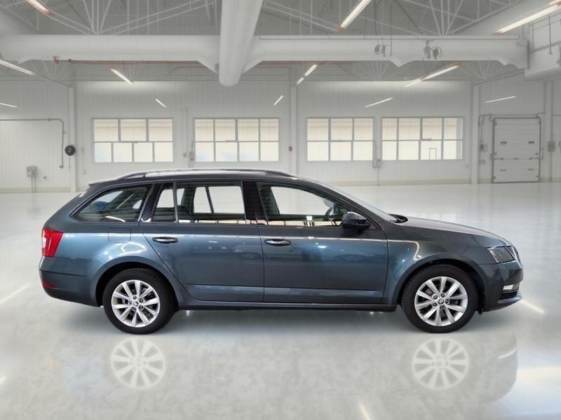 SKODA OCTAVIA WAGON 1.6 TDI EXECUTIVE
