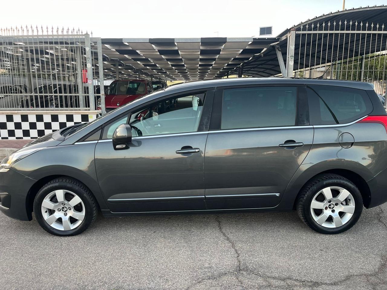 Peugeot 5008 1.6 HDi 115CV Allure Unipro 2015
