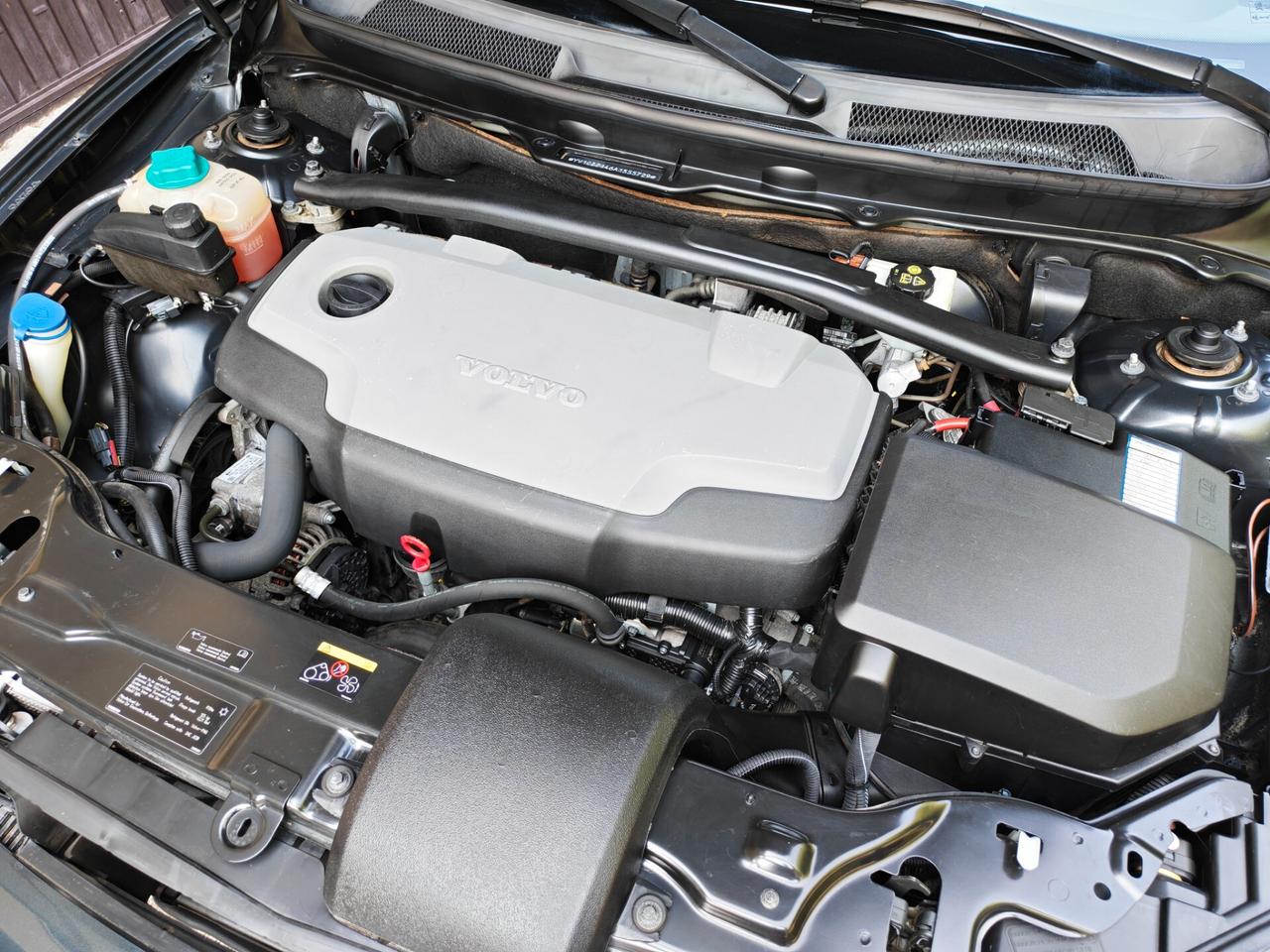 Volvo XC90 2.4 DIESEL 185cv D5 AWD / Unipro