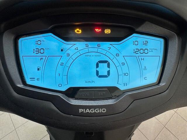 Piaggio Beverly 400 S HPE black carbon