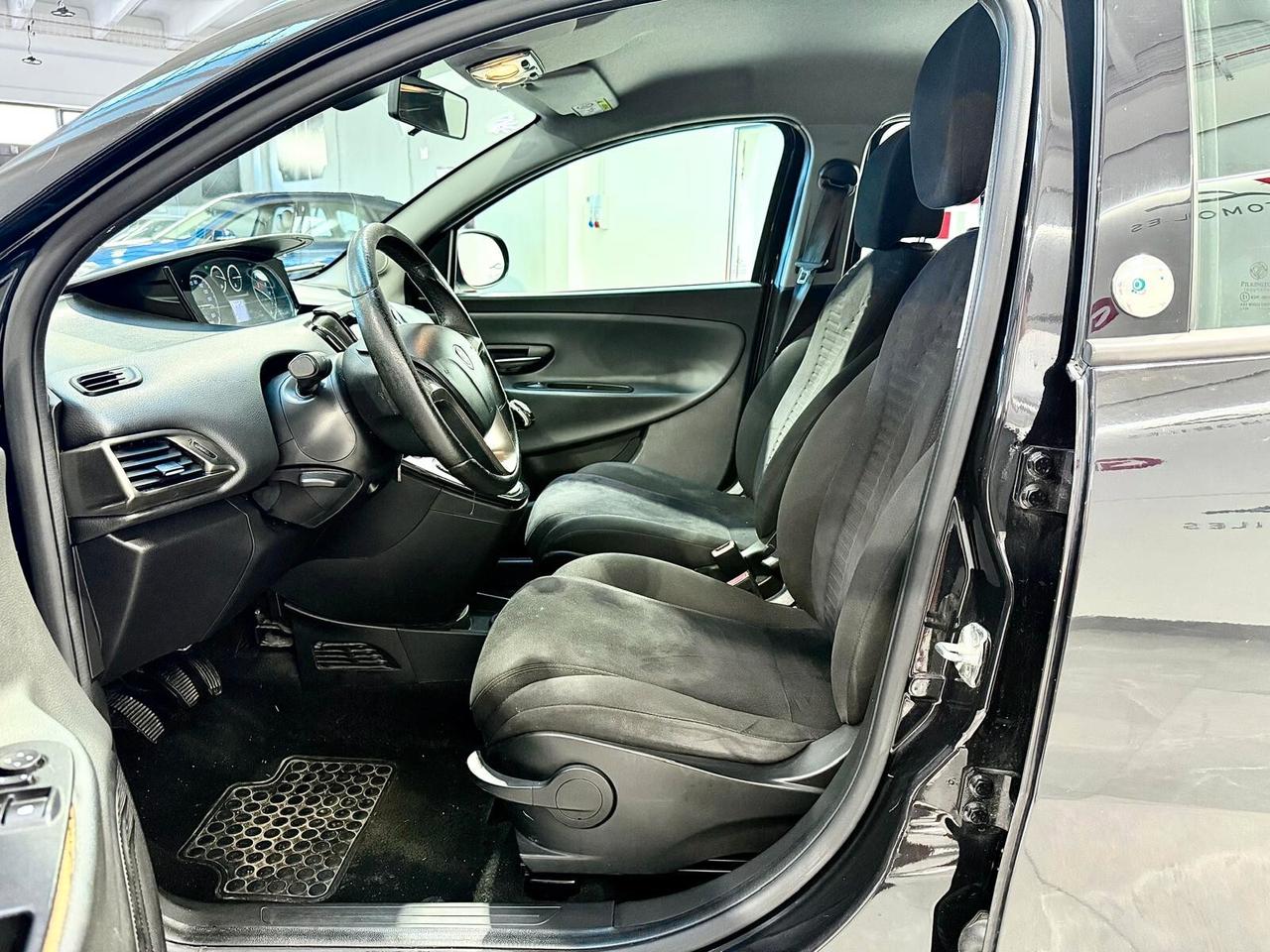 Lancia Ypsilon 0.9 TwinAir 85 CV 5 porte Metano Ecochic Gold