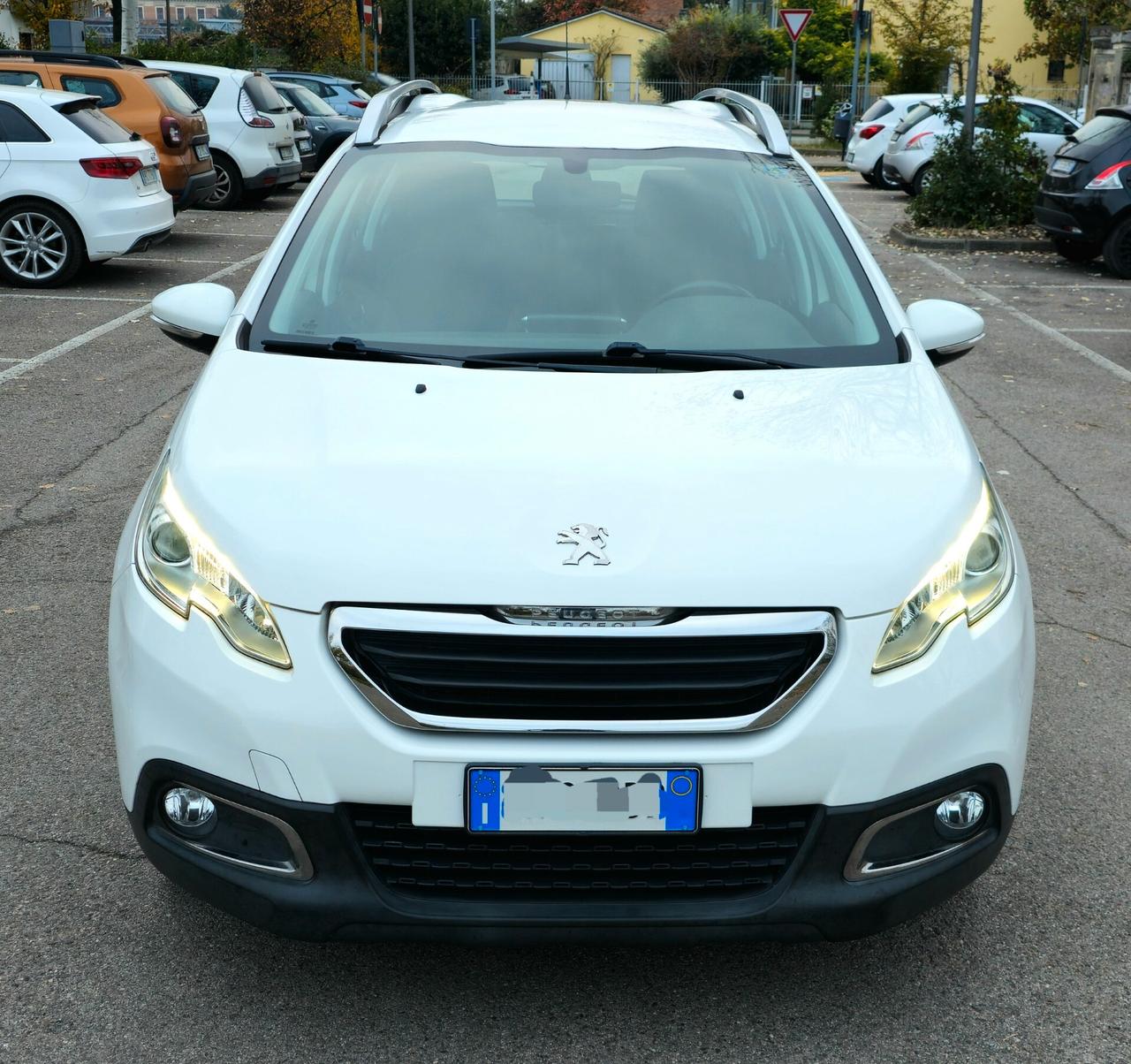 Suv PEUGEOT 2008 EURO 6B OK NEOPATENTATI GARANZIA 12 MESI