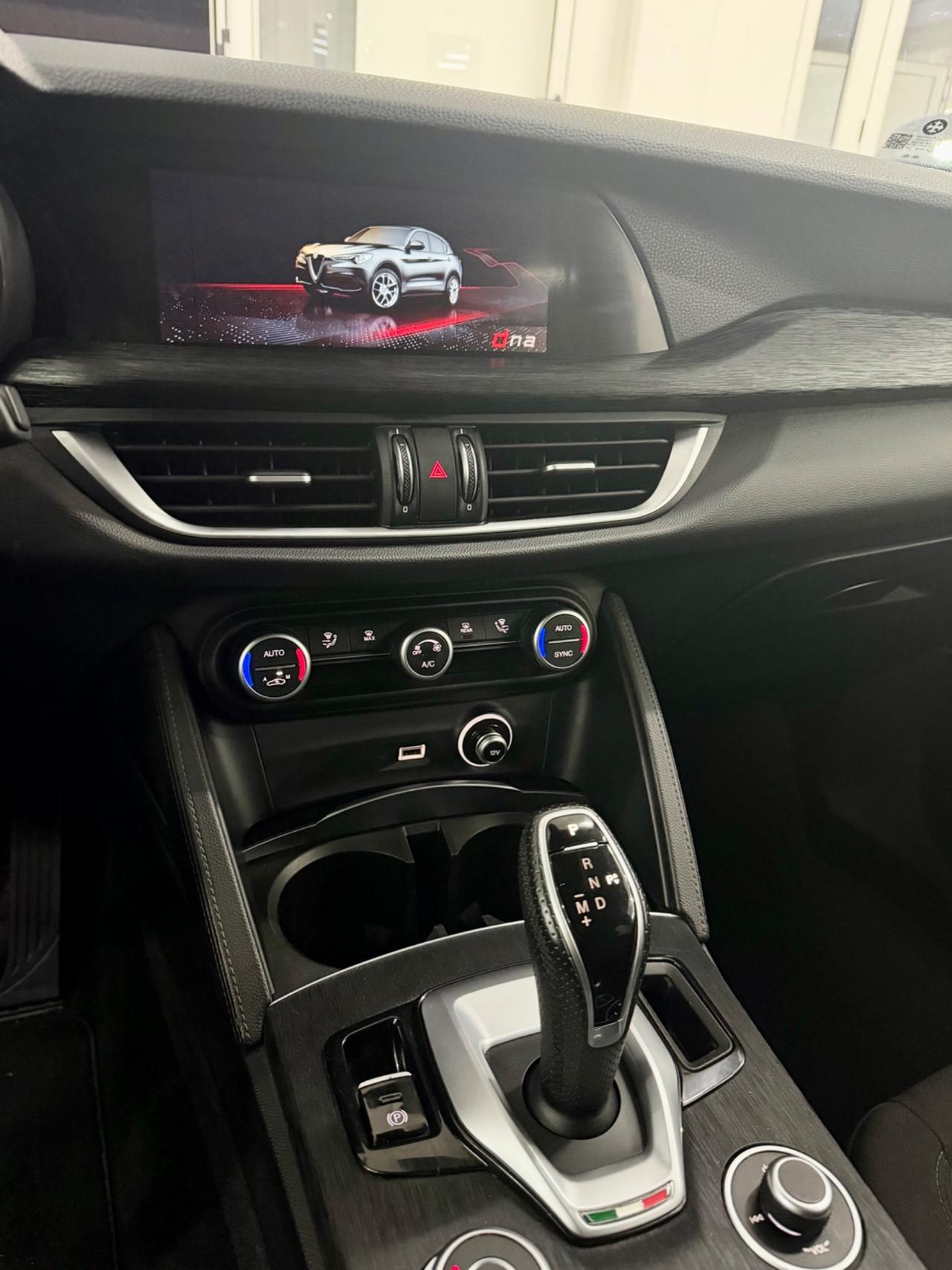 Alfa Romeo Stelvio 2.2 160 CV AT8 RWD FINANZIABILE