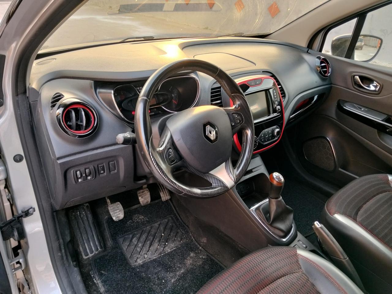 Renault Captur 1.5 DCI 90cv Hypnotic 2017 Sinistrata