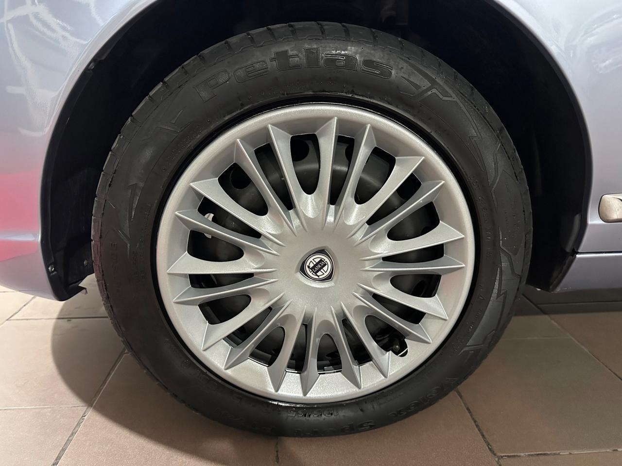 Lancia Ypsilon 1.2 Argento