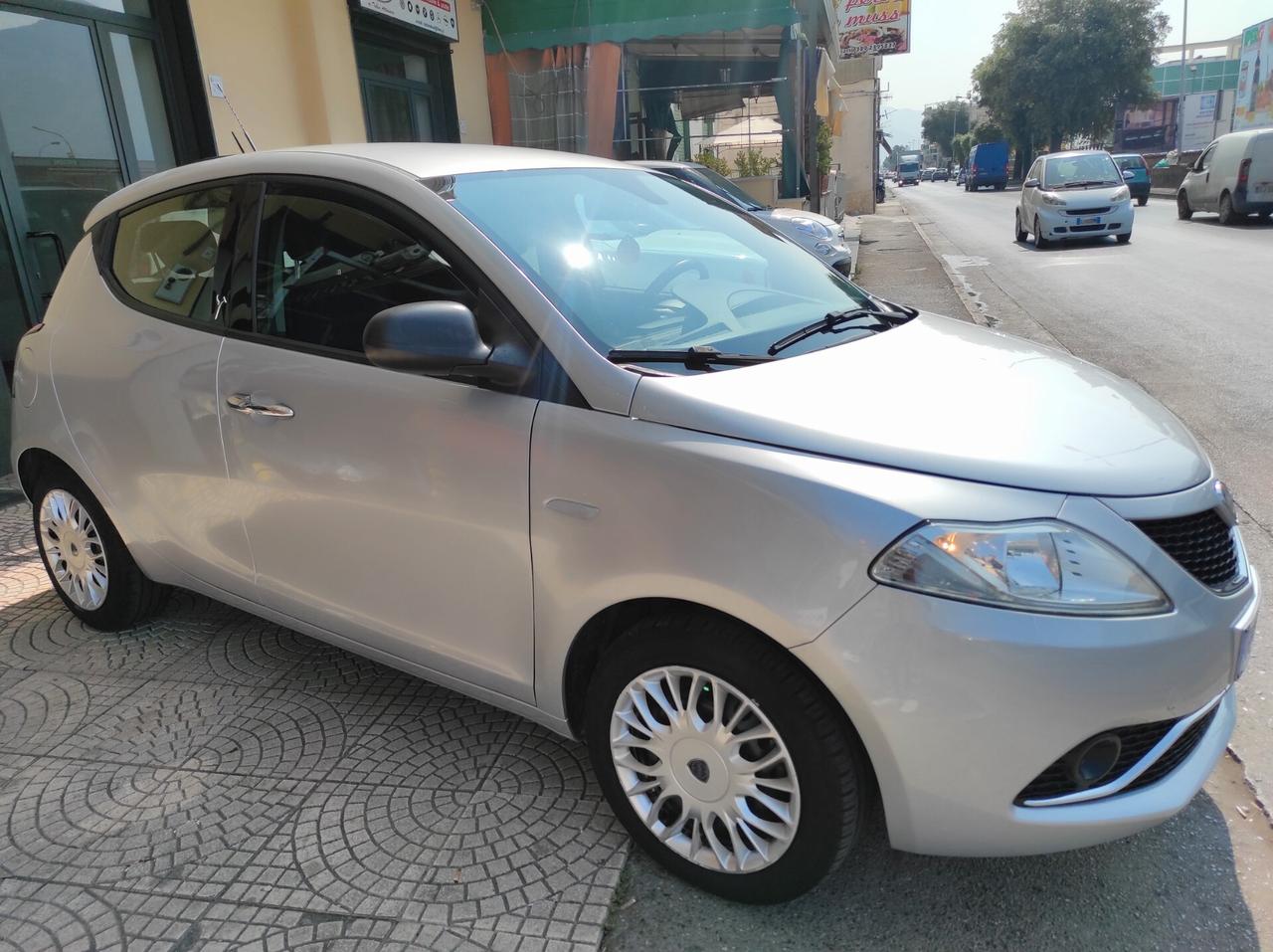 Lancia Ypsilon 2016 1.2 benz Bluetooth Comand V