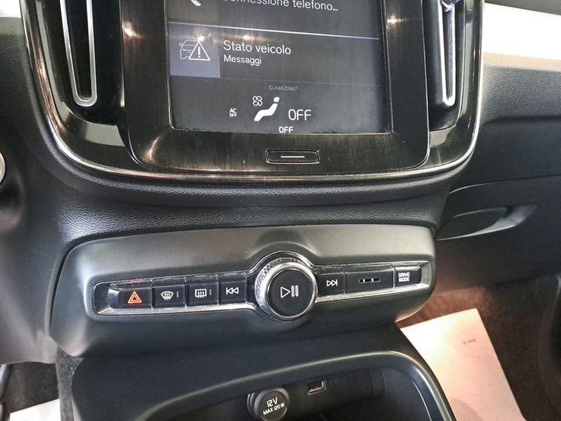Volvo XC40 2.0 D4 MOMENTUM AWD GEARTRONIC