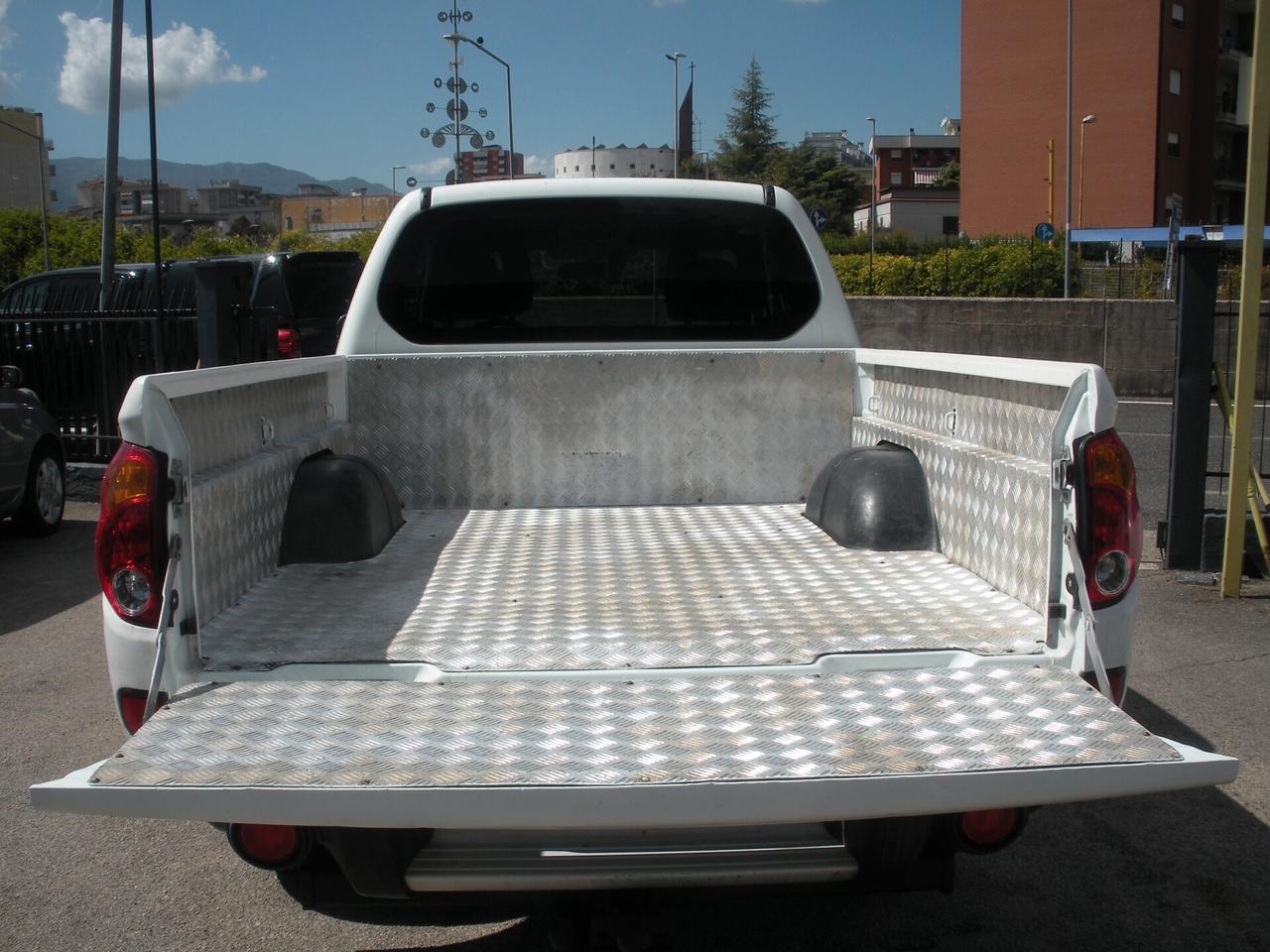 Mitsubishi L200 2.5 DI-D/178CV Club Cab Intense Plus