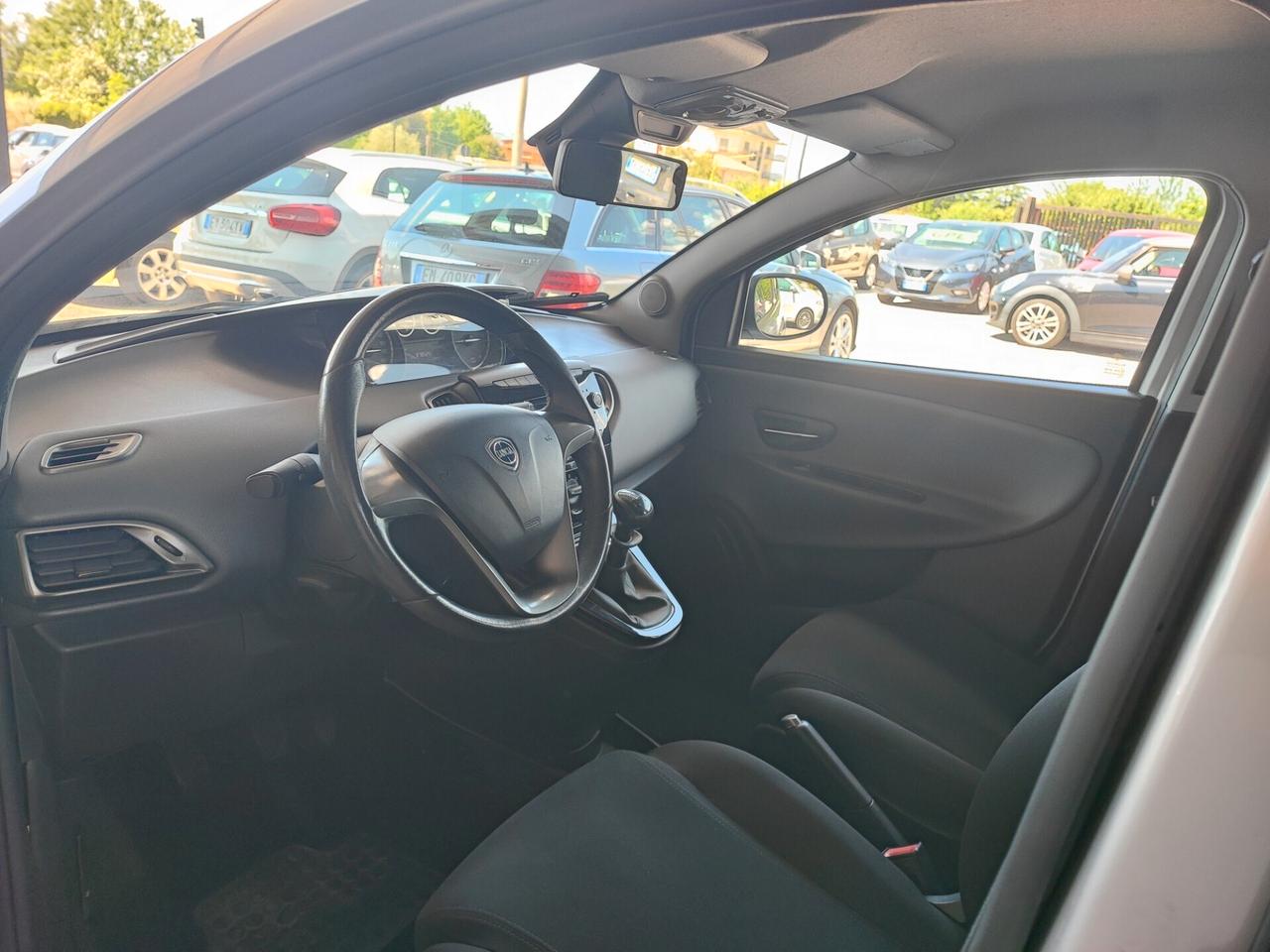 Lancia Ypsilon 1.2 69 CV Unyca