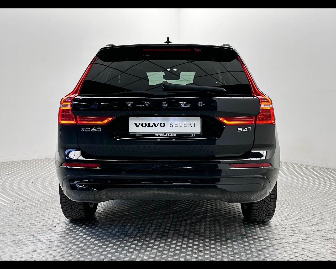 VOLVO XC60 B4 (d) AWD automatico Essential
