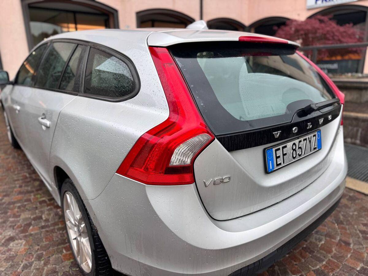 Volvo V60 I 2010 V60 2.0 D3 Summum