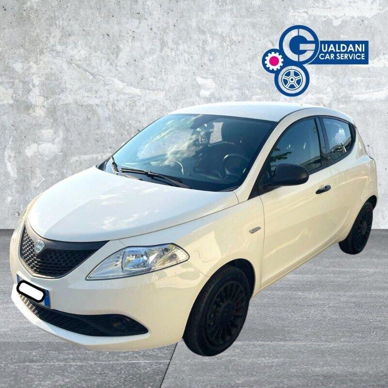 Lancia Ypsilon Ypsilon 1.0 FireFly 5 porte S&S Hybrid Ecochic Silver