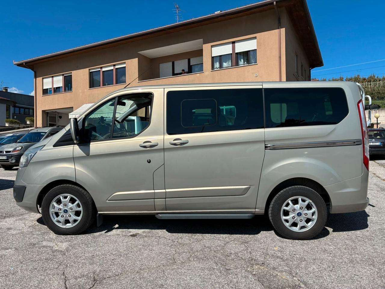 FORD TRANSIT CUSTOM 2.2 TDCi 155CV TITANIUM 8POSTI - GANCIO TRAINO