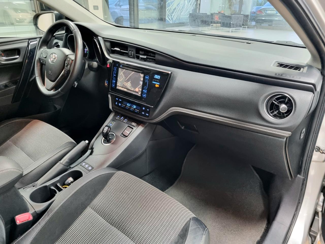 TOYOTA AURIS TOURING SPORTS 1.8 Hybrid LOUNGE