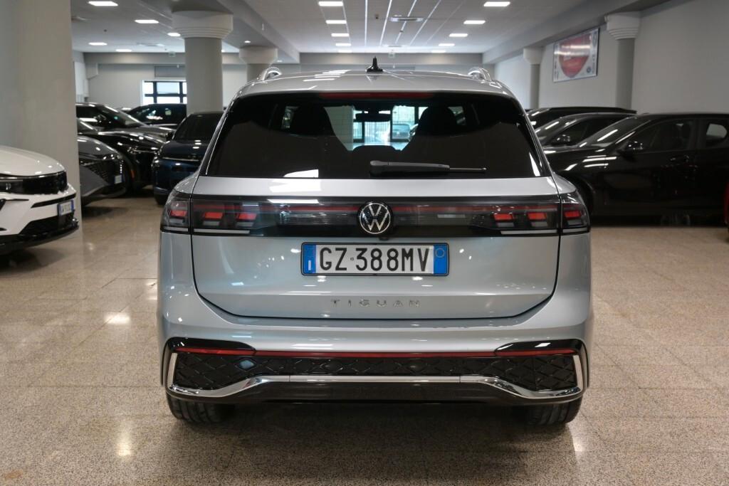 VOLKSWAGEN TIGUAN NEW 2.0 TDI 150CV DSG R-LINE ( FARI IQ-LIGHT - DIGITAL COCKPIT - ADAPTIVE CRUISE - PELLE - CLIMATRONIC - AMBIENT LIGHTS - APP CONNECT - PARK ASSIST - TELECAMERA POST. - CERCHI 19 )