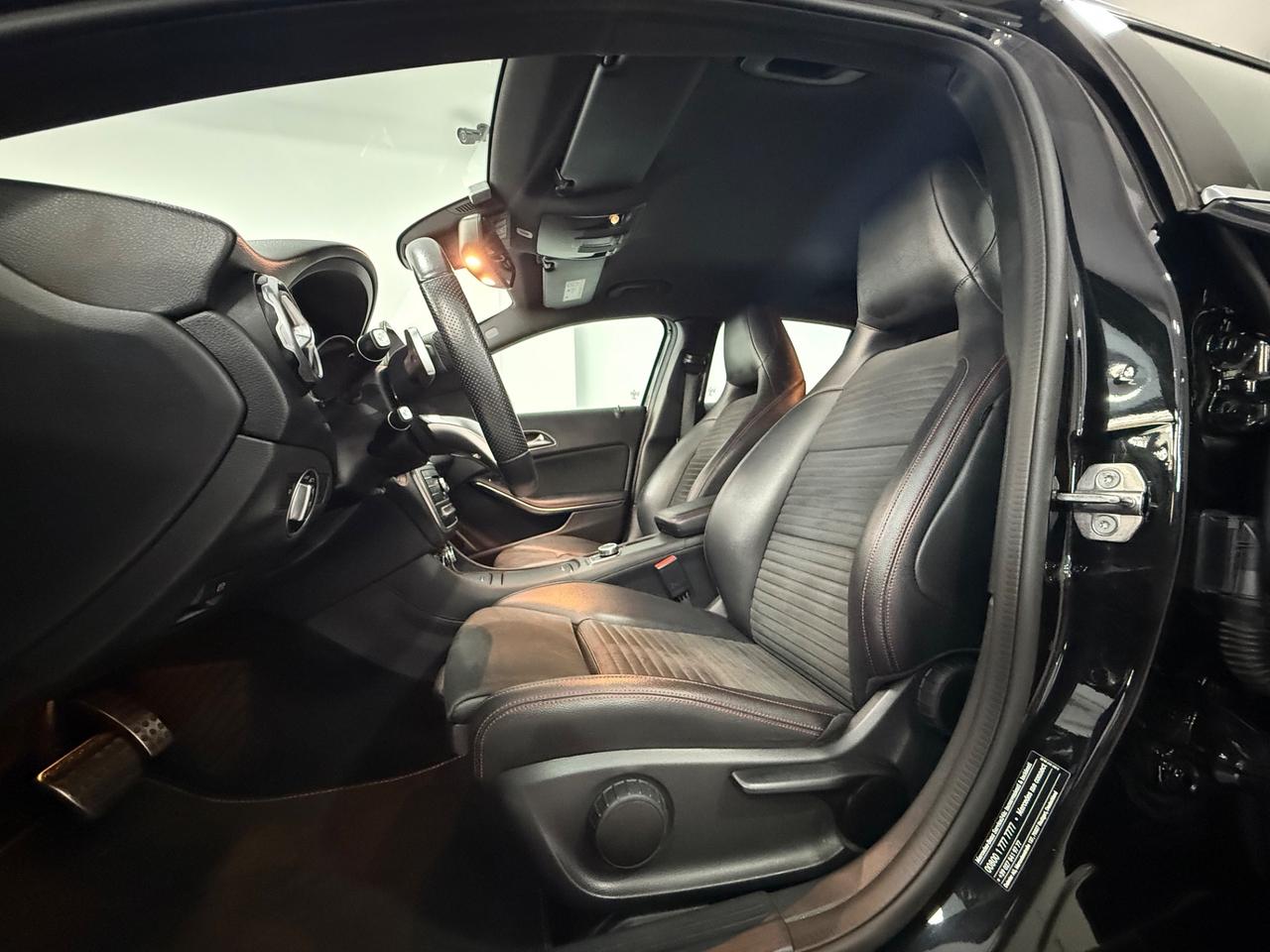 MERCEDES- BENZ GLA 200 D 136CV AMG PREMIUM PLUS 4MATIC