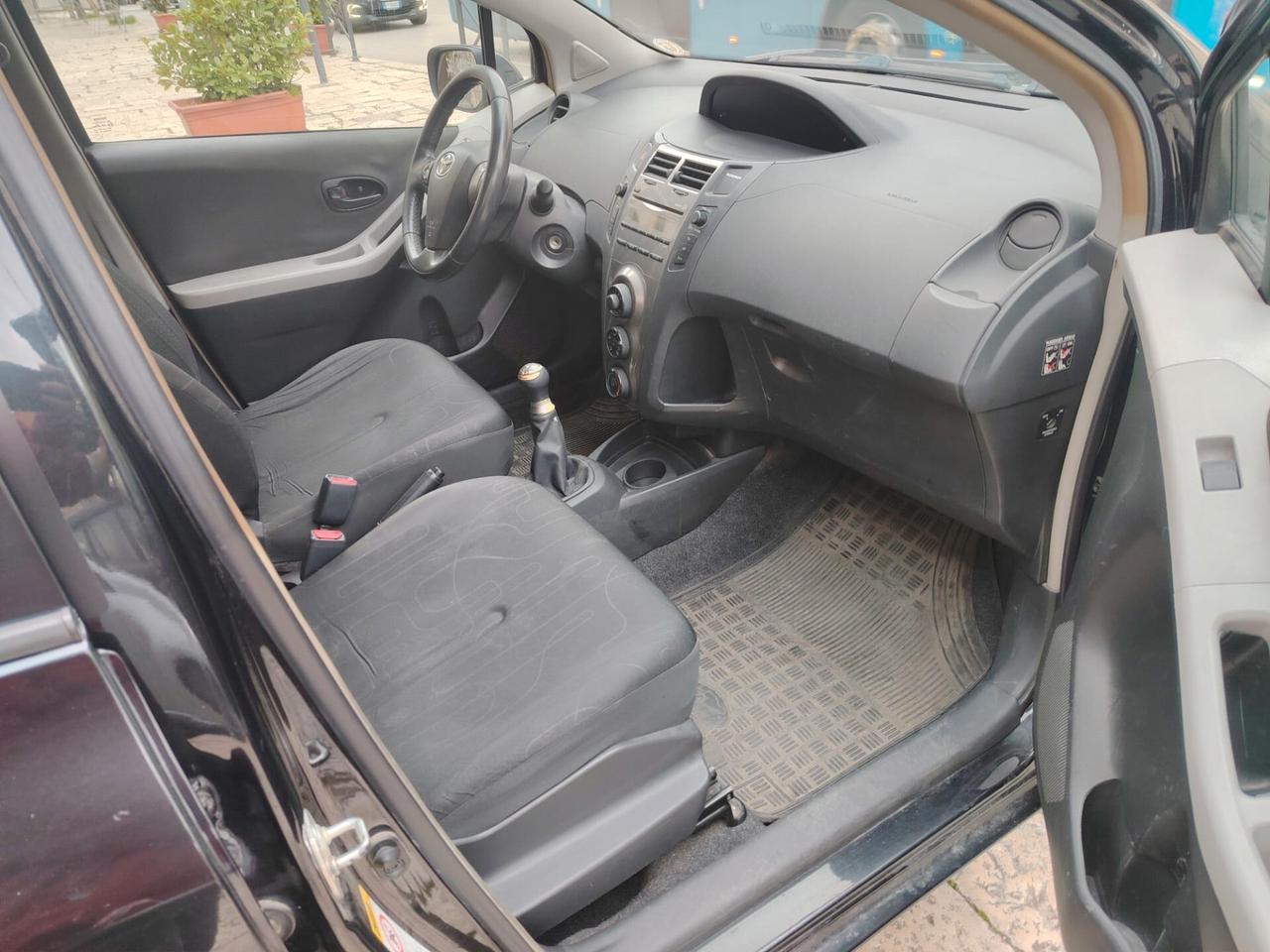 Toyota Yaris 1.0 5 porte Sol