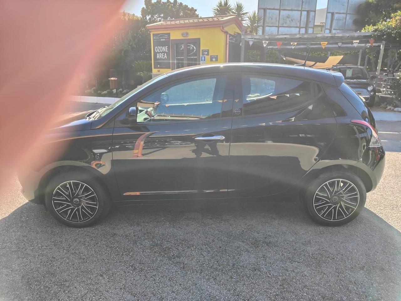 Lancia Ypsilon 1.0 FireFly 5 porte S&S Hybrid Ecochic Gold