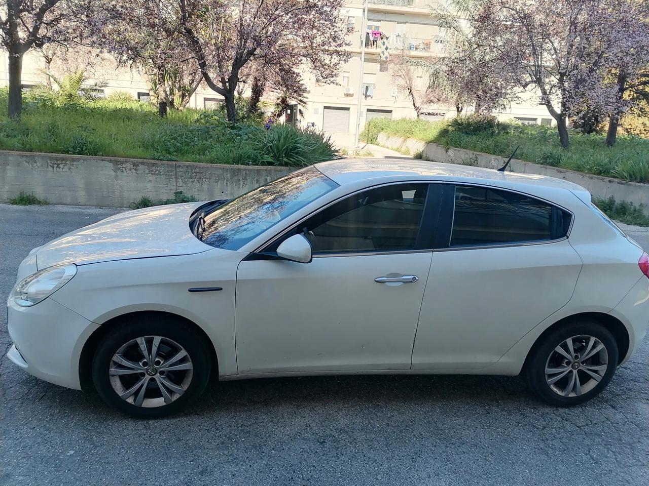 Alfa Romeo Giulietta 1.6 JTDm-2 105 CV Distinctive