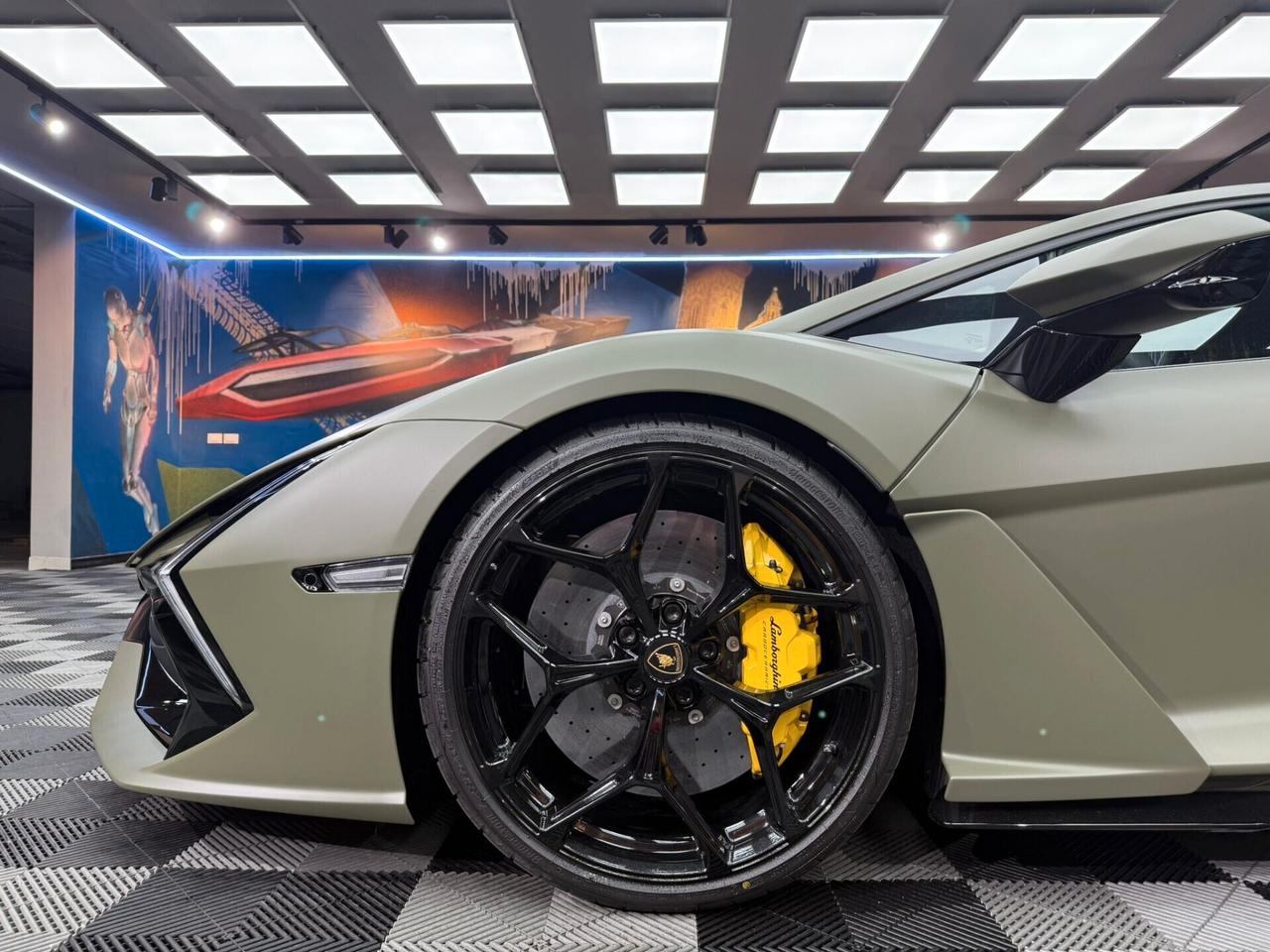 Lamborghini Revuelto 6.5 V12 (333)