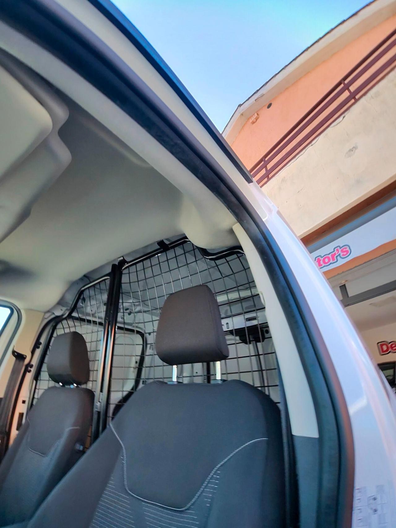 Ford Transit Courier 1.0 benz. 6 marce unipro