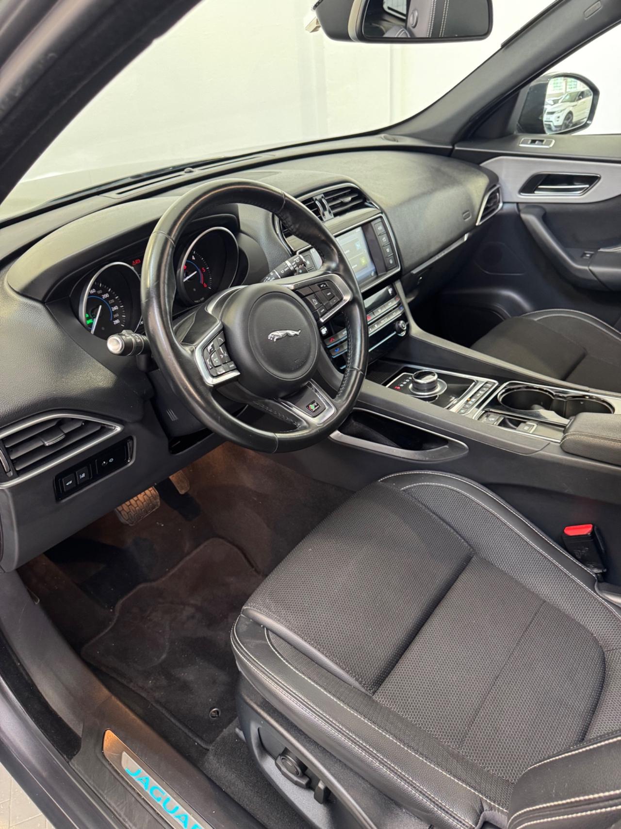 Jaguar F-Pace 2.0 D 180 CV AWD aut. R-Sport