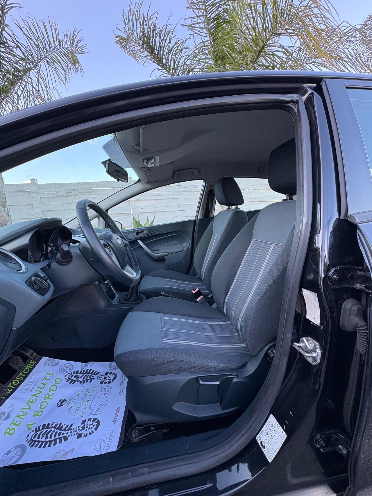 Ford Fiesta 1.2 benzina 5p. Tagliando e distribuzione eseguiti