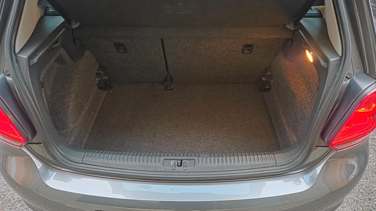 Volkswagen Polo 1.4 5 porte Highline unico proprietario neo patentati