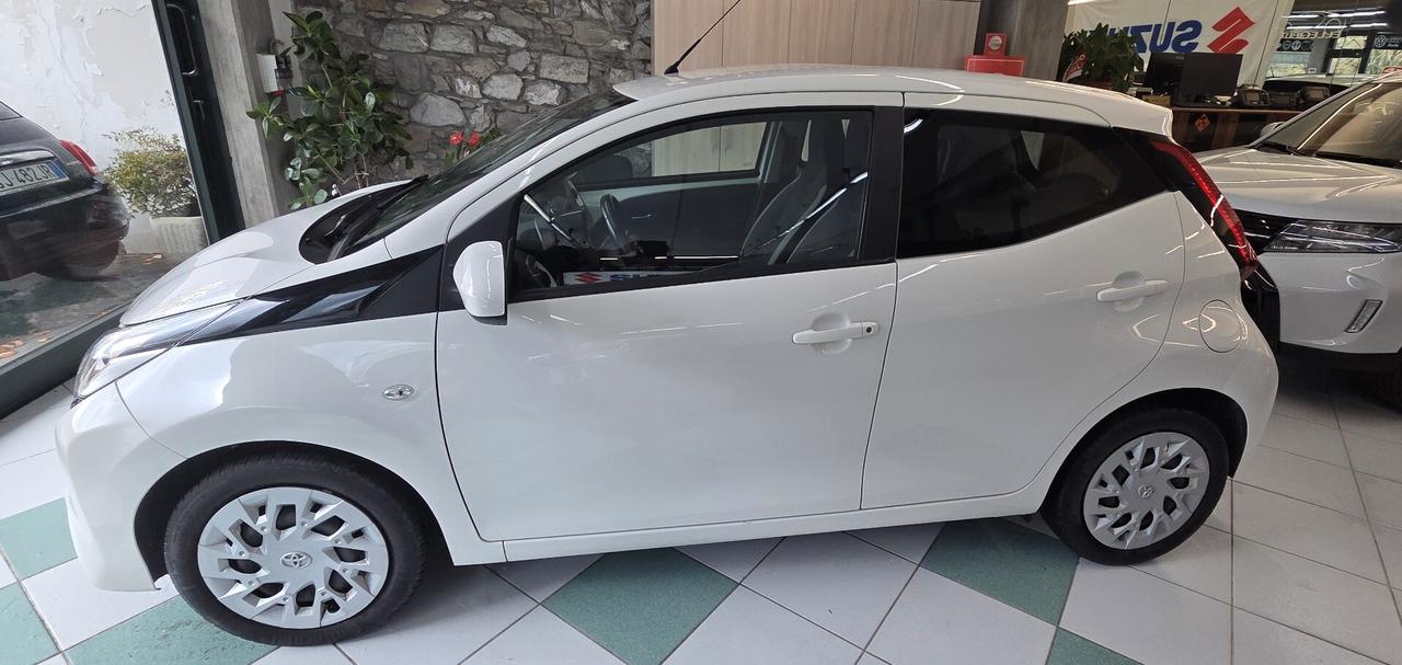 Toyota Aygo Connect 1.0 VVT-i 72 CV 5 porte x-clusiv