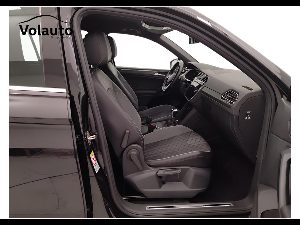 VOLKSWAGEN Tiguan II 2021 - Tiguan 1.5 tsi R-Line 150cv dsg