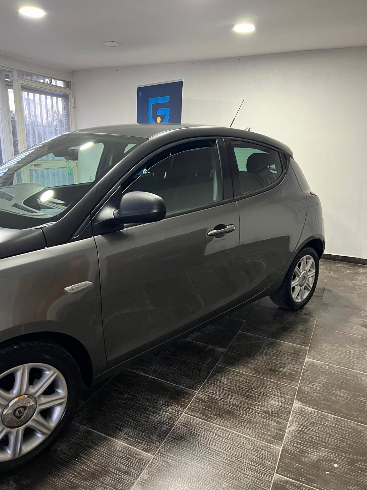 Lancia Ypsilon 1.3 MJT 16V 95 CV 5 porte S&S S Momodesign