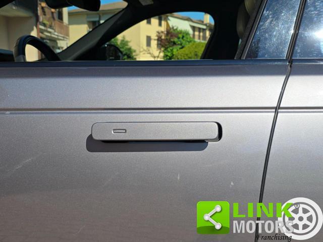 LAND ROVER Range Rover Velar 2.0 R-Dynamic SE 240 CV AWD Automatic