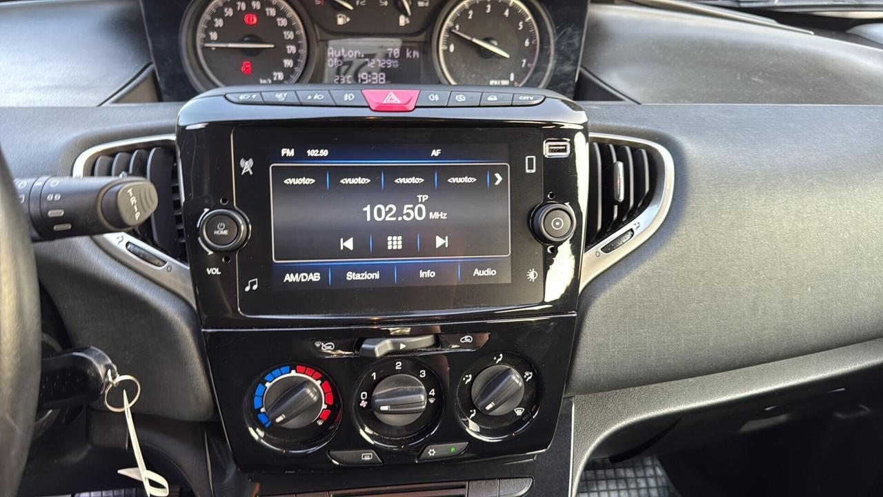 Lancia Ypsilon 1.0 FireFly S&S Hybrid Gold