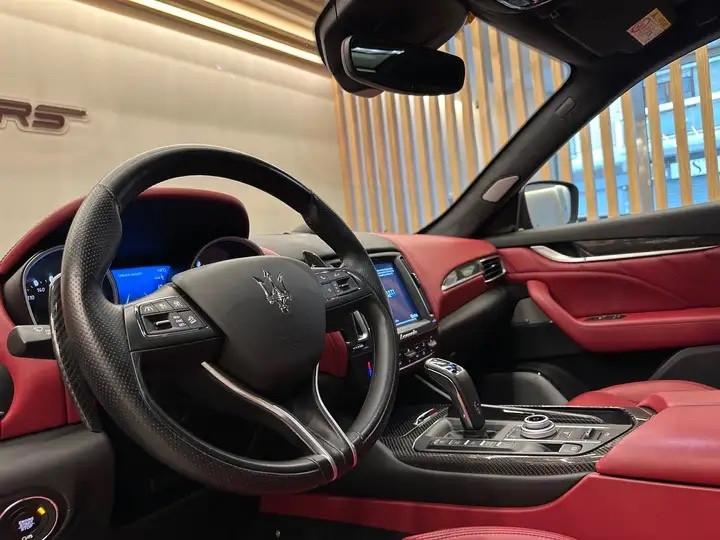 Maserati Levante 3.8 V8 TROFEO 580CV AWD ROSSO CARTIER FULL OPTIONAL