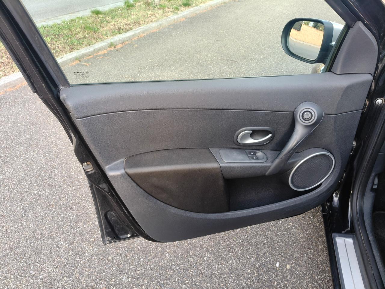 Renault Clio 1.2 sw del 2011 SOLO 105.000 KM