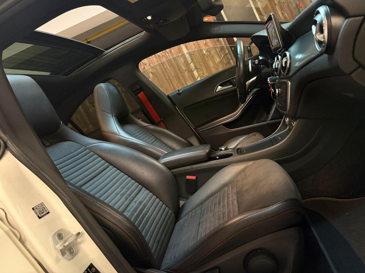 Mercedes-Benz CLA 180D Automatic Premium Amg Tetto