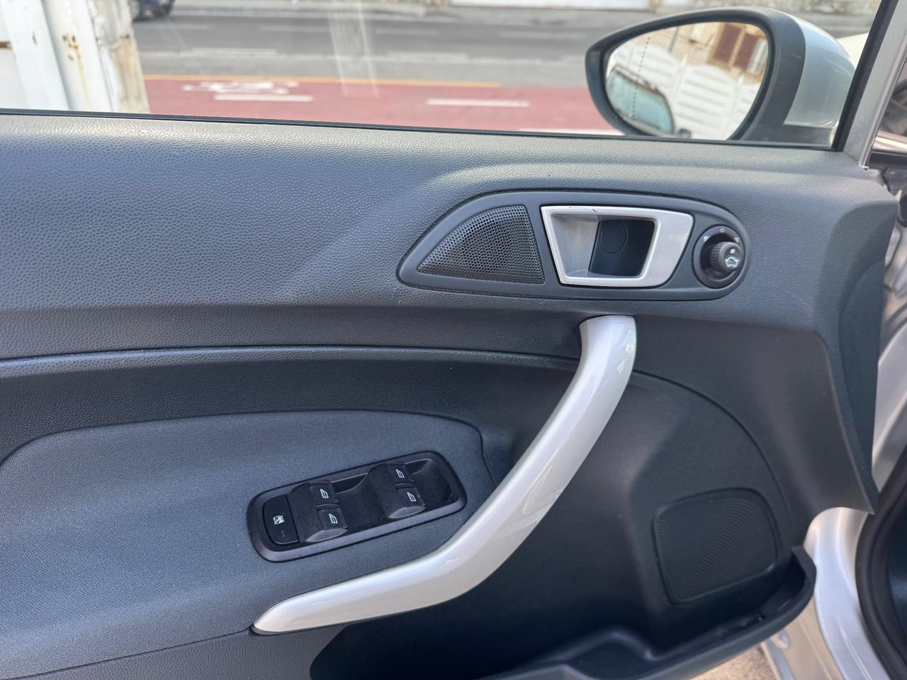 Ford Fiesta 1.2 BENZINA 82CV Titanium 2012