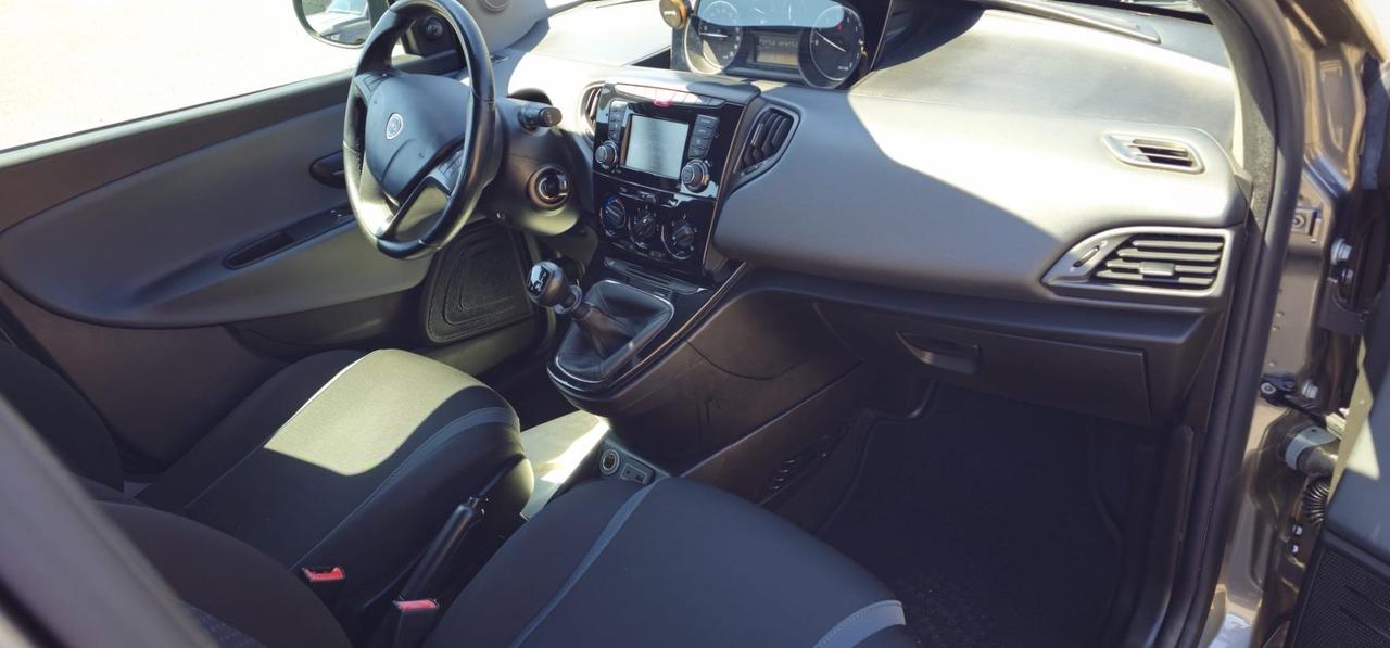 Lancia Ypsilon 1.2 69 CV 5 porte Gold