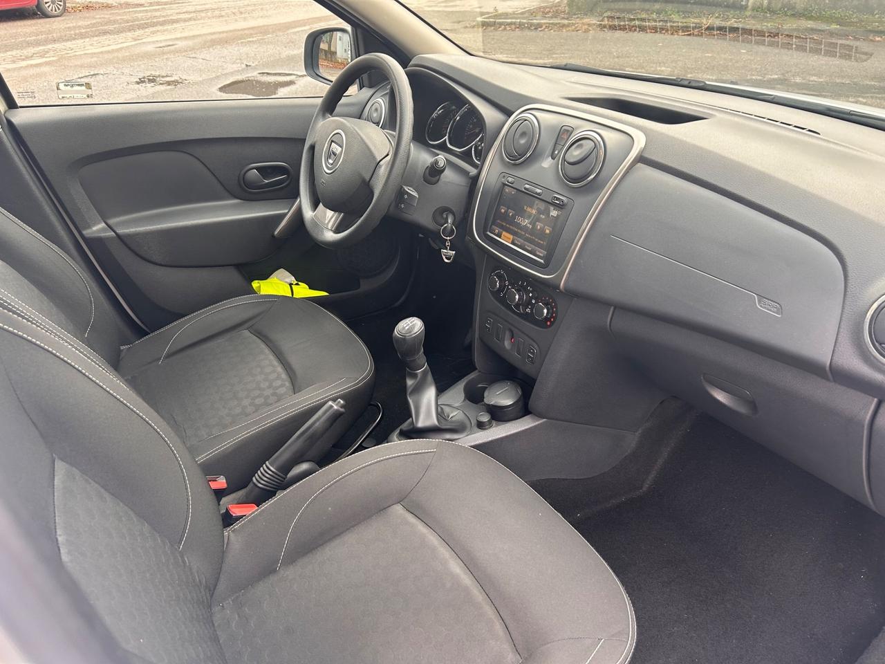 Dacia Sandero 1500 dci 75 cv neopatentati