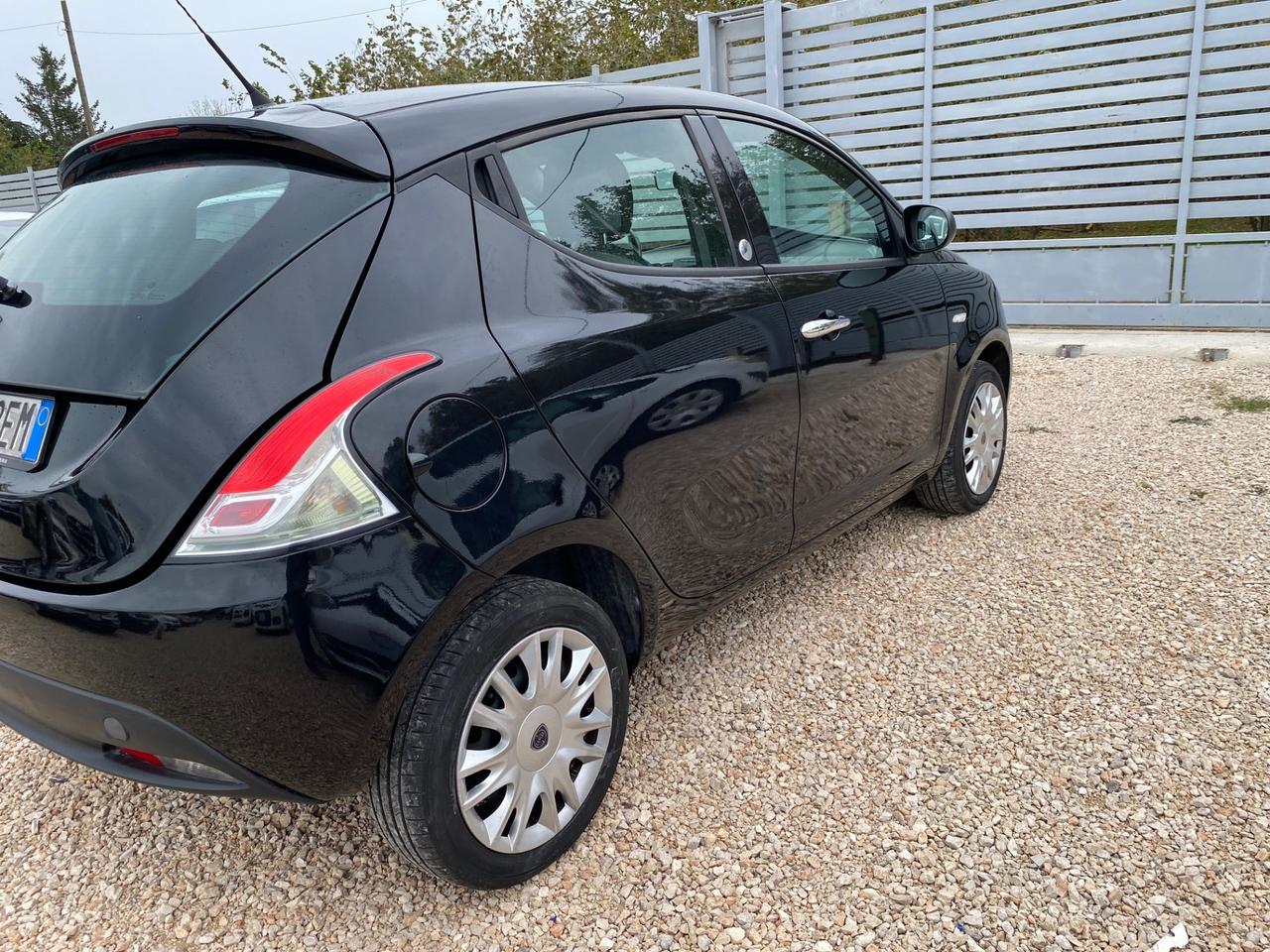 Lancia ypsilon 1.2 GPL gold ecochic 69 CV 51KW