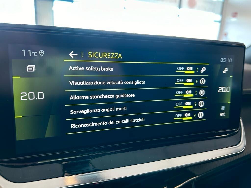 Peugeot 2008 GT LINE PureTech 130 EAT8 SPOTICAR